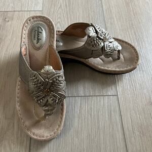 Clarks Women’s Artisan Gold Floral Sandal Size 7